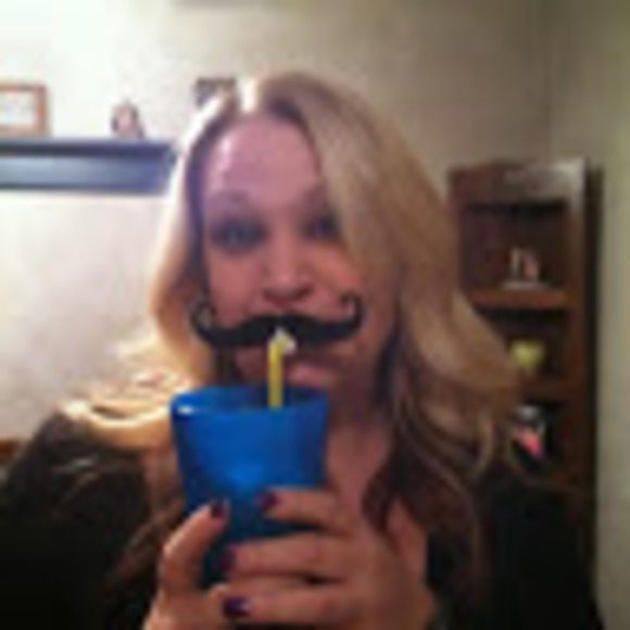 Meet your Posher, Melissa - Picture 1 of 1